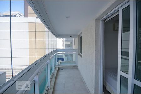 Apartamento à venda com 100m², 3 quartos e 2 vagas Apartamento à venda com 100m², 3 quartos e 2 vagasVaranda da suíte