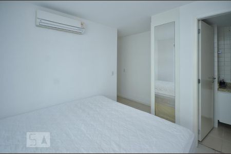 Apartamento à venda com 100m², 3 quartos e 2 vagas Apartamento à venda com 100m², 3 quartos e 2 vagasSuíte