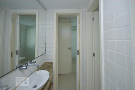 Apartamento à venda com 100m², 3 quartos e 2 vagas Apartamento à venda com 100m², 3 quartos e 2 vagasBanheiro da Suíte