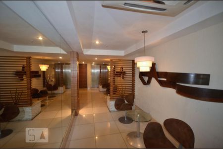 Apartamento à venda com 100m², 3 quartos e 2 vagas Apartamento à venda com 100m², 3 quartos e 2 vagasFachada e portaria