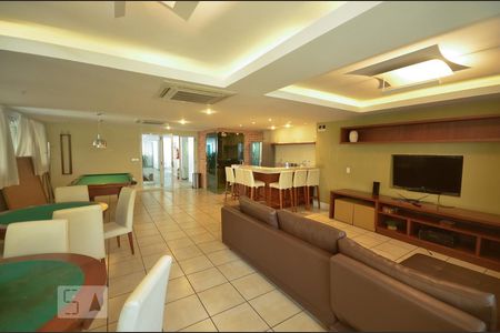 Apartamento à venda com 100m², 3 quartos e 2 vagas Apartamento à venda com 100m², 3 quartos e 2 vagasSalão de Festas