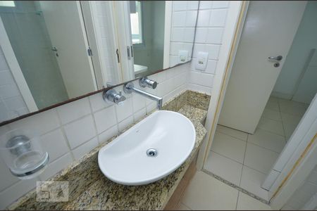 Apartamento à venda com 100m², 3 quartos e 2 vagas Apartamento à venda com 100m², 3 quartos e 2 vagasBanheiro da Suíte
