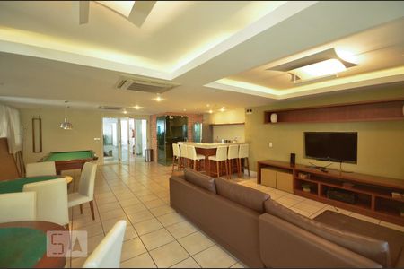 Apartamento à venda com 100m², 3 quartos e 2 vagas Apartamento à venda com 100m², 3 quartos e 2 vagasSalão de Festas