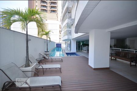 Apartamento à venda com 100m², 3 quartos e 2 vagas Apartamento à venda com 100m², 3 quartos e 2 vagasÁrea comum - Piscina