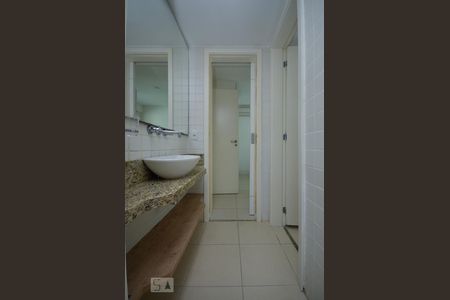 Apartamento à venda com 100m², 3 quartos e 2 vagas Apartamento à venda com 100m², 3 quartos e 2 vagasBanheiro da Suíte