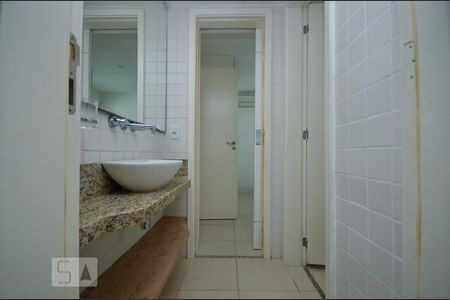 Apartamento à venda com 100m², 3 quartos e 2 vagas Apartamento à venda com 100m², 3 quartos e 2 vagasBanheiro da Suíte