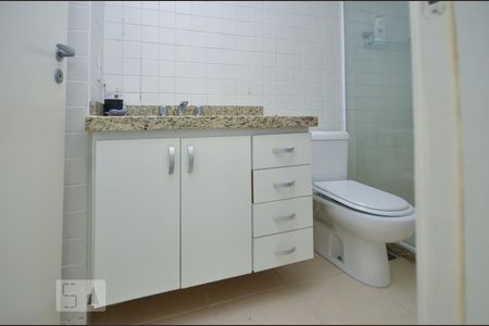 Apartamento à venda com 100m², 3 quartos e 2 vagas Apartamento à venda com 100m², 3 quartos e 2 vagasBanheiro da Suíte