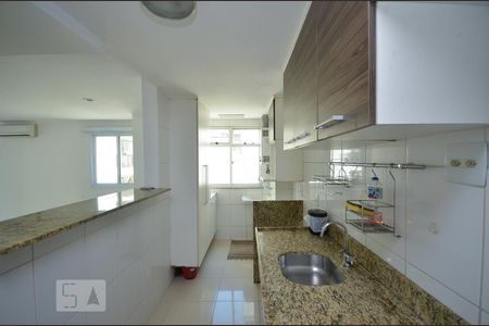 Apartamento à venda com 100m², 3 quartos e 2 vagas Apartamento à venda com 100m², 3 quartos e 2 vagasCozinha