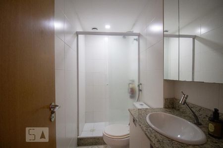 Apartamento à venda com 90m², 3 quartos e 2 vagas Apartamento à venda com 90m², 3 quartos e 2 vagasBanheiro da Suíte 1