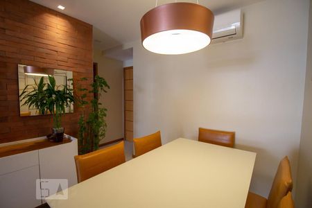 Apartamento à venda com 90m², 3 quartos e 2 vagasSala