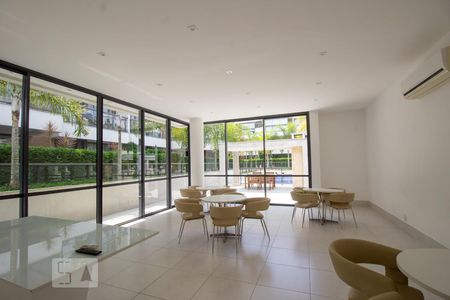Apartamento à venda com 90m², 3 quartos e 2 vagas Apartamento à venda com 90m², 3 quartos e 2 vagasÁrea Comum - Salão de Festas