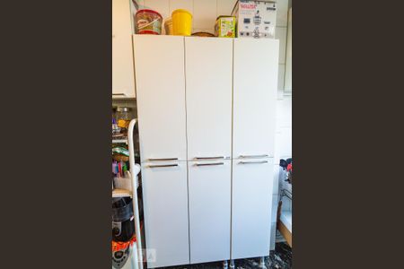 Apartamento à venda com 160m², 4 quartos e 2 vagas Apartamento à venda com 160m², 4 quartos e 2 vagasArmário da Cozinha