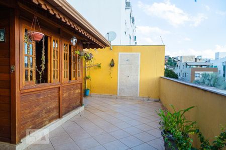 Apartamento à venda com 160m², 4 quartos e 2 vagas Apartamento à venda com 160m², 4 quartos e 2 vagasCobertura