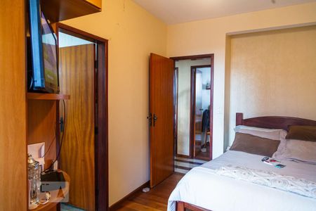 Apartamento à venda com 160m², 4 quartos e 2 vagas Apartamento à venda com 160m², 4 quartos e 2 vagasSuíte