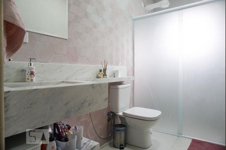 Apartamento à venda com 220m², 3 quartos e 3 vagasBanheiro piso superior