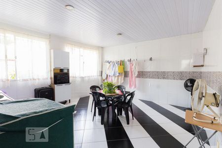 Casa à venda com 200m², 3 quartos e 2 vagasÁrea de Serviço