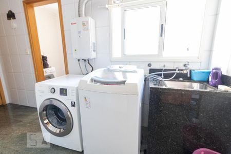 Apartamento à venda com 147m², 3 quartos e 3 vagas Apartamento à venda com 147m², 3 quartos e 3 vagasÁrea de Serviço