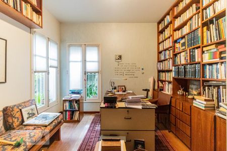 Casa à venda com 362m², 4 quartos e 2 vagasEscritório