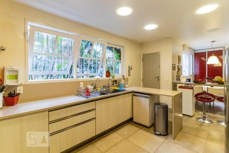 Casa à venda com 362m², 4 quartos e 2 vagasCozinha