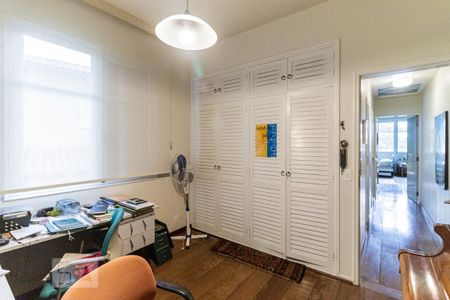 Casa à venda com 362m², 4 quartos e 2 vagasQuarto 1