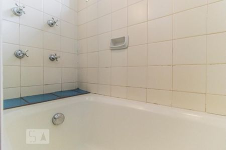 Casa à venda com 362m², 4 quartos e 2 vagasBanheiro Social - Banheira