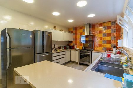 Casa à venda com 362m², 4 quartos e 2 vagasCozinha