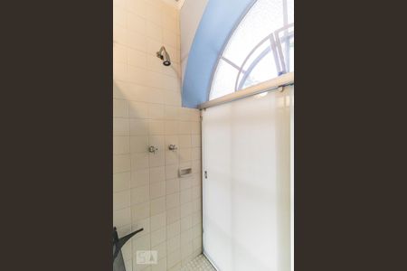 Casa à venda com 362m², 4 quartos e 2 vagasBanheiro da Suíte 1 - Ducha