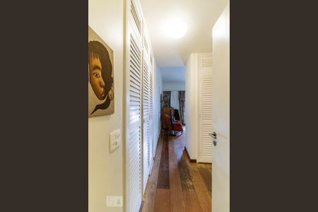 Casa à venda com 362m², 4 quartos e 2 vagasSuíte 2 - Closet