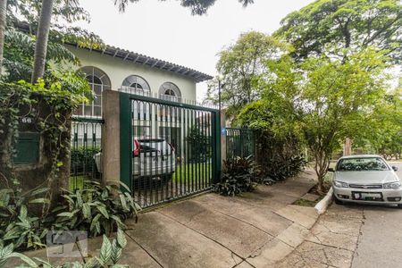 Casa à venda com 362m², 4 quartos e 2 vagasFachada