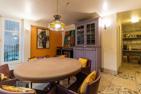 Casa à venda com 362m², 4 quartos e 2 vagasPorão