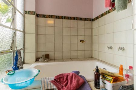 Casa à venda com 362m², 4 quartos e 2 vagasBanheiro da Suíte 2 - Banheira