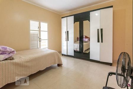Casa para alugar com 240m², 4 quartos e 3 vagas Casa para alugar com 240m², 4 quartos e 3 vagasQuarto 1