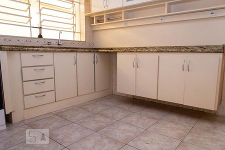 Casa à venda com 120m², 2 quartos e 2 vagas Casa à venda com 120m², 2 quartos e 2 vagasCozinha