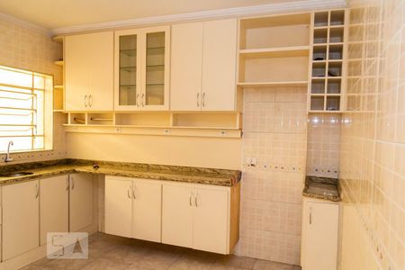 Casa à venda com 120m², 2 quartos e 2 vagas Casa à venda com 120m², 2 quartos e 2 vagasCozinha