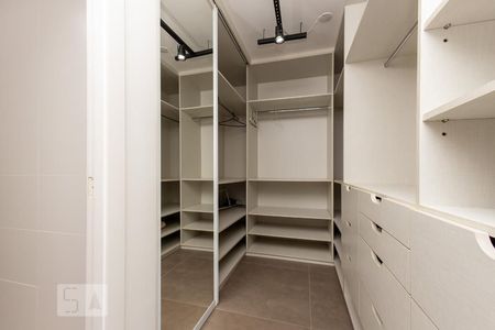 Apartamento à venda com 105m², 1 quarto e 1 vagaCloset