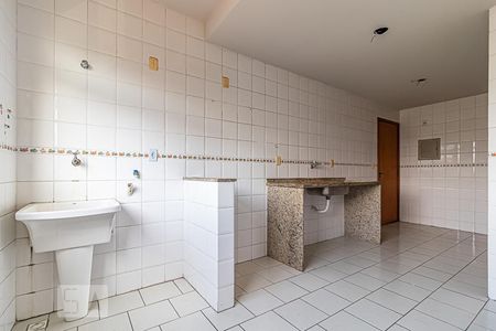 Apartamento para alugar com 90m², 2 quartos e 1 vaga Apartamento para alugar com 90m², 2 quartos e 1 vagaCozinha e Área de Serviço