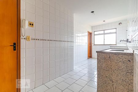 Apartamento para alugar com 90m², 2 quartos e 1 vaga Apartamento para alugar com 90m², 2 quartos e 1 vagaCozinha e Área de Serviço