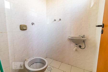 Apartamento para alugar com 90m², 2 quartos e 1 vaga Apartamento para alugar com 90m², 2 quartos e 1 vagaBanheiro de Serviço