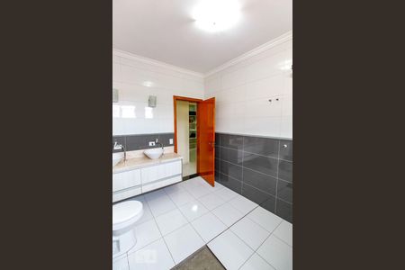 Casa à venda com 316m², 3 quartos e 6 vagas Casa à venda com 316m², 3 quartos e 6 vagasBanheiro da Suíte