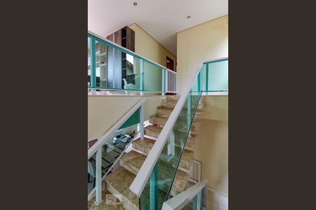 Casa à venda com 316m², 3 quartos e 6 vagas Casa à venda com 316m², 3 quartos e 6 vagasEscada