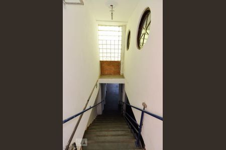 Casa à venda com 311m², 3 quartos e 2 vagas Casa à venda com 311m², 3 quartos e 2 vagasEntrada e Escada Salão de Festa