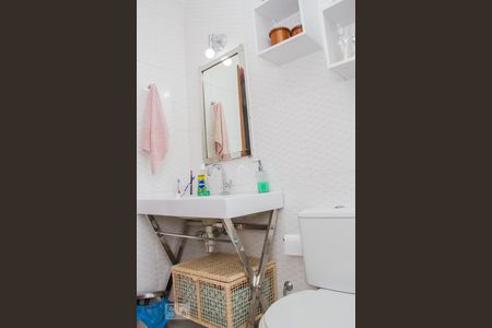 Casa à venda com 242m², 5 quartos e 2 vagasBanheiro Social (2º Piso)