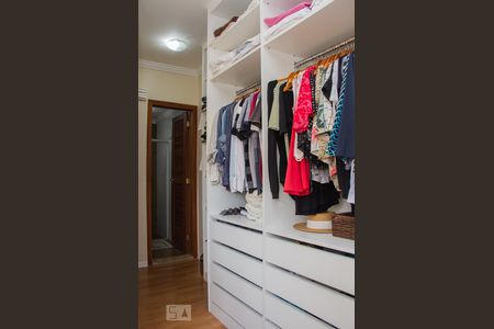 Casa à venda com 242m², 5 quartos e 2 vagasCloset Suíte (2º Piso)