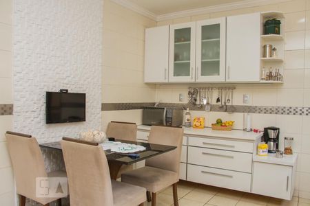 Casa à venda com 242m², 5 quartos e 2 vagasCozinha