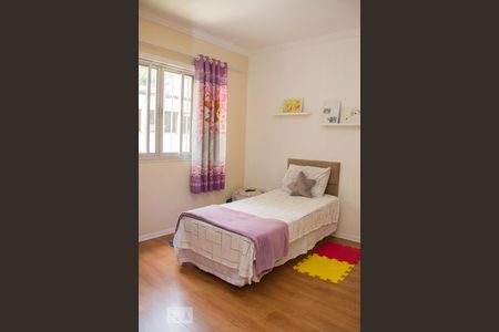 Casa à venda com 242m², 5 quartos e 2 vagasQuarto 04 (2º Piso)