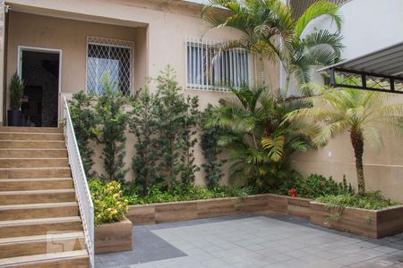 Casa à venda com 242m², 5 quartos e 2 vagasEntrada