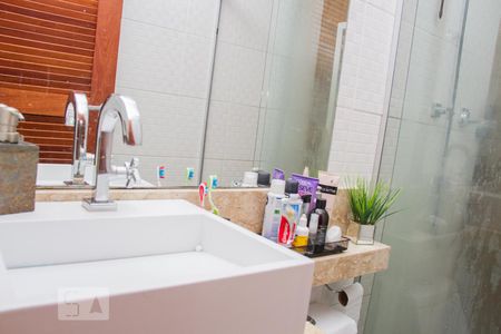 Casa à venda com 242m², 5 quartos e 2 vagasBanheiro Suíte (2º Piso)