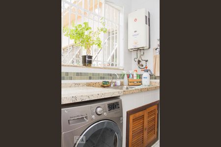 Casa à venda com 242m², 5 quartos e 2 vagasÁrea de Serviço