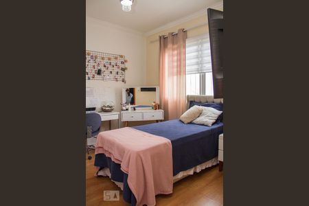 Casa à venda com 242m², 5 quartos e 2 vagasQuarto 03 (2º Piso)