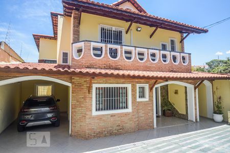 Casa à venda com 400m², 4 quartos e 5 vagasFachada
